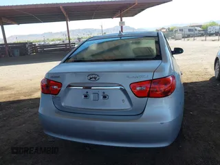2010 Hyundai Elantra GLS z VIN KMHDU4AD4AU126950, wystawiony jako IAAI lot #42009934 z przebiegiem 124 845 mil mil oraz . Historia ofert i sprzedaży dostępna na DreamBid. Obrazek 16.