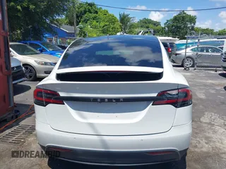 2017 Tesla Model X 90D z VIN 5YJXCBE25HF078198, wystawiony jako IAAI lot #42470050 z przebiegiem 66 850 mil mil oraz . Historia ofert i sprzedaży dostępna na DreamBid. Obrazek 16.