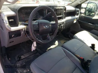 2023 Ford F-250 XL z VIN 1FTBF2BA4PEE00455, wystawiony jako Copart lot #52188595 z przebiegiem Nie podano mil oraz Szkody całkowita. Historia ofert i sprzedaży dostępna na DreamBid. Obrazek 8.