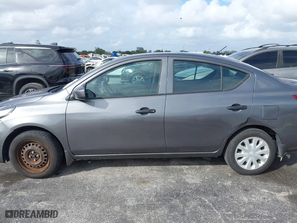 2019 Nissan Versa Sedan SV with VIN 3N1CN7AP1KL817747, listed as a IAAI auction lot 40800785 with 95,598 mi miles. Bid and sale history available at carsss.com. Image 14.
