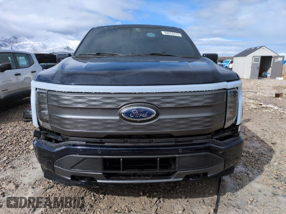 2023 Ford F-150 Lightning Pro с VIN 1FTVW1EV5PWG16444, выставлен на аукционе Copart как лот 48224415 с пробегом 25 782 миль миль и Списание • Salvage title. История ставок и продаж доступна на DreamBid. Изображение 5.