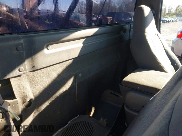 2002 Ford F-150 XL with VIN 1FTRF172X2KA04955, listed as a IAAI auction lot 41776610 with 1 mi miles. Bid and sale history available at carsss.com. Image 8.