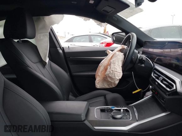 2023 BMW i4 eDrive40 z VIN WBY73AW03PFR16924, wystawiony jako IAAI lot #42034635 z przebiegiem 15 136 mil mil oraz . Historia ofert i sprzedaży dostępna na DreamBid. Obrazek 5.