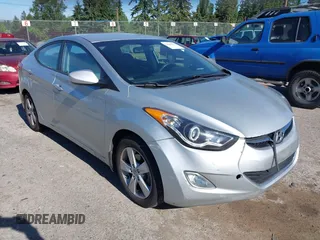2013 Hyundai Elantra GLS z VIN KMHDH4AE3DU499298, wystawiony jako IAAI lot #42366091 z przebiegiem 142 211 mil mil oraz . Historia ofert i sprzedaży dostępna na DreamBid. Obrazek 1.