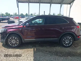 2017 Lincoln MKC Reserve с VIN 5LMCJ3D97HUL30963, выставлен на аукционе IAAI как лот 42502238 с пробегом 51 038 миль миль и . История ставок и продаж доступна на DreamBid. Изображение 14.