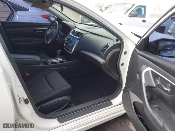 2016 Nissan Altima 2.5 SR with VIN 1N4AL3AP6GN391358, listed as a IAAI auction lot 41323589 with 100,120 mi miles. Bid and sale history available at carsss.com. Image 5.