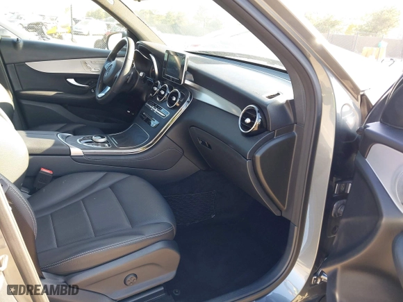 2019 Mercedes-Benz GLC with VIN WDC0G5EB5KF606374, listed as a IAAI auction lot 41987972 with 59,368 mi miles. Bid and sale history available at carsss.com. Image 5.