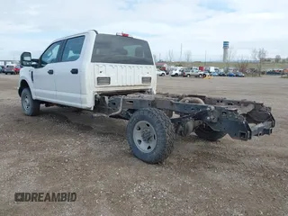 2017 Ford Super Duty F-250 SRW XL with VIN 1FD7W2B69HEC90498, listed as a IAAI auction lot 42032220 with 1 mi miles. Bid and sale history available at carsss.com. Image 3.