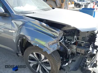 2024 Volkswagen Atlas SE z VIN 1V2DE2CA8RC202274, wystawiony jako IAAI lot #41864958 z przebiegiem 32 957 mil mil oraz . Historia ofert i sprzedaży dostępna na DreamBid. Obrazek 6.