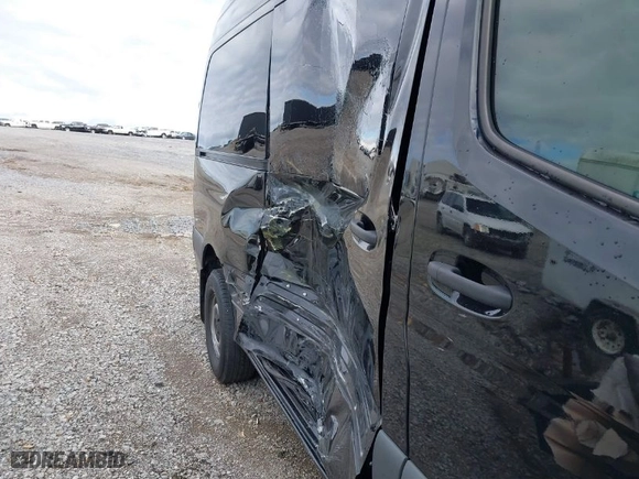 2019 Mercedes-Benz Sprinter Passenger Van with VIN WDZPF0CD4KP125864, listed as a IAAI auction lot 39110594 with NaN miles. Bid and sale history available at carsss.com. Image 6.