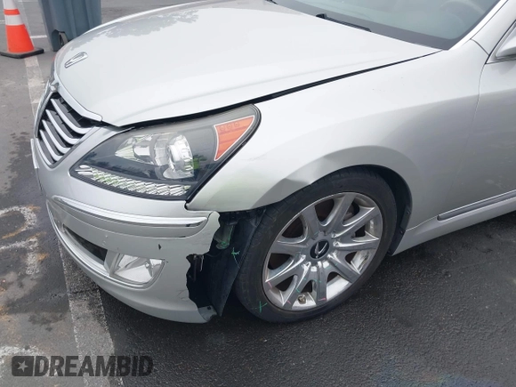 2013 Hyundai Equus Signature with VIN KMHGH4JH5DU062734, listed as a IAAI auction lot 42701207 with 97,413 mi miles and . Bid and sale history available at DreamBid. Image 6.