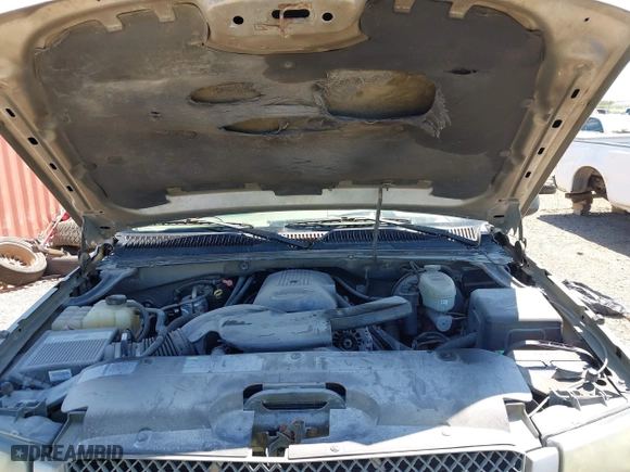 2003 Chevrolet Avalanche with VIN 3GNEC13TX3G288609, listed as a IAAI auction lot 41957629 with 272,667 mi miles. Bid and sale history available at carsss.com. Image 10.