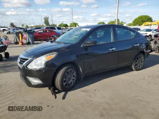 2015 Nissan Versa SV z VIN 3N1CN7AP3FL908055, wystawiony jako Copart lot #56108075 z przebiegiem 89 766 mil mil oraz Szkoda całkowita • Salvage title. Historia ofert i sprzedaży dostępna na DreamBid. Obrazek 1.