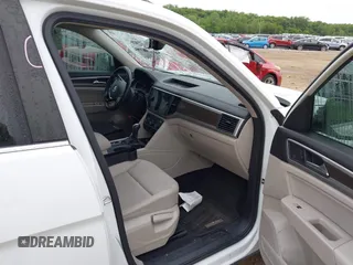2020 Volkswagen Atlas SE with VIN 1V2WR2CA6LC502996, listed as a IAAI auction lot 42345898 with 94,627 mi miles and . Bid and sale history available at DreamBid. Image 5.