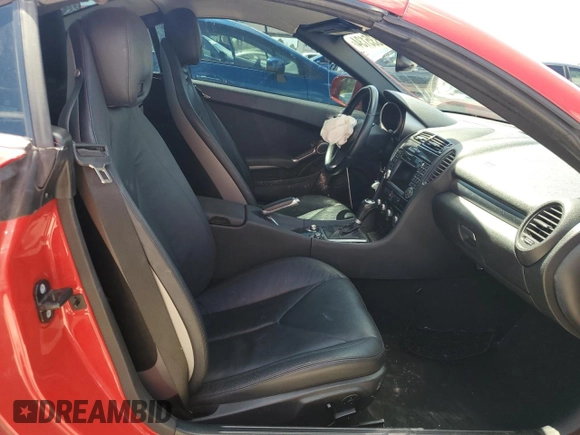 2011 Mercedes-Benz SLK 300 z VIN WDBWK5EA6BF241207, wystawiony jako Copart lot #69335134 z przebiegiem 60 535 mil mil oraz Nie do naprawy • Non repairable. Historia ofert i sprzedaży dostępna na DreamBid. Obrazek 10.