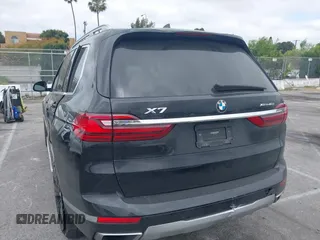 2020 BMW X7 xDrive40i z VIN 5UXCW2C03L9A00546, wystawiony jako IAAI lot #42057736 z przebiegiem 65 121 mil mil oraz . Historia ofert i sprzedaży dostępna na DreamBid. Obrazek 3.