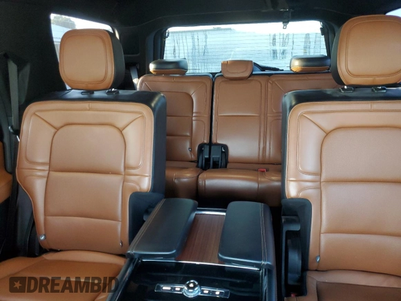2019 Lincoln Navigator Reserve z VIN 5LMJJ2LT4KEL10282, wystawiony jako Copart lot #68874313 z przebiegiem 67 877 mil mil oraz . Historia ofert i sprzedaży dostępna na DreamBid. Obrazek 10.