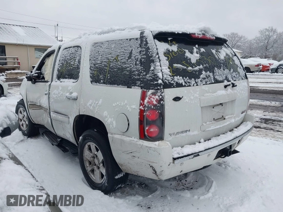 2008 GMC Yukon Denali z VIN 1GKFK63898J201334, wystawiony jako IAAI lot #41528354 z przebiegiem Nie podano mil oraz . Historia ofert i sprzedaży dostępna na DreamBid. Obrazek 3.