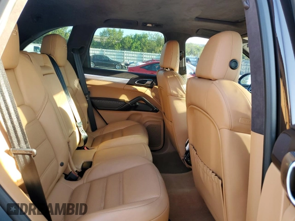 2017 Porsche Cayenne GTS z VIN WP1AD2A25HLA81008, wystawiony jako Copart lot #48987185 z przebiegiem 76 800 mil mil oraz Szkoda całkowita • Salvage title. Historia ofert i sprzedaży dostępna na DreamBid. Obrazek 11.