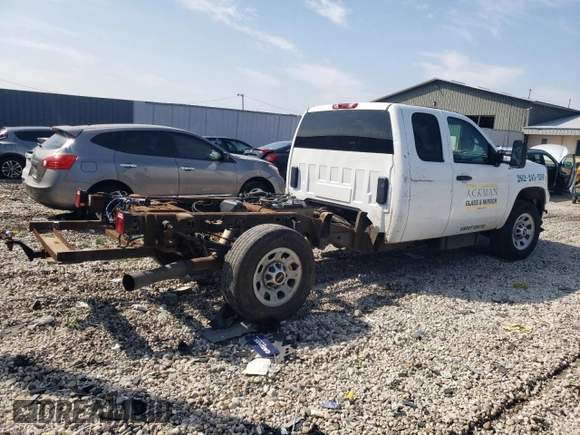 2013 GMC Sierra 3500HD Work Truck z VIN 1GD512C86DZ409861, wystawiony jako Copart lot #66929764 z przebiegiem 218 451 mil mil oraz Nie do naprawy. Historia ofert i sprzedaży dostępna na DreamBid. Obrazek 3.