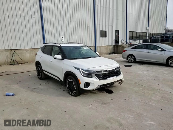2024 Kia Seltos SX z VIN KNDETCA7XR7563829, wystawiony jako Copart lot #84300884 z przebiegiem 11 982 mil mil oraz Szkoda całkowita • Salvage title. Historia ofert i sprzedaży dostępna na DreamBid. Obrazek 14.