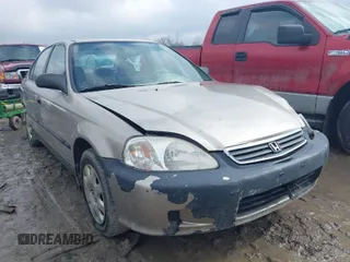 2000 Honda Civic LX with VIN 1HGEJ6671YL013040, listed as a IAAI auction lot 41672641 with 137,016 mi miles. Bid and sale history available at carsss.com. Image 1.