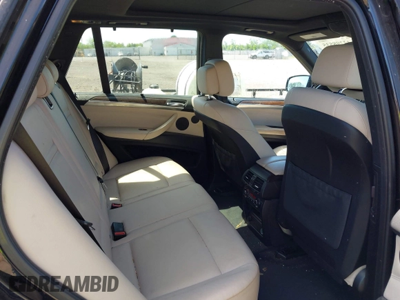 2013 BMW X5 xDrive50i z VIN 5UXZV8C54D0C15421, wystawiony jako IAAI lot #42298535 z przebiegiem 118 890 mil mil oraz . Historia ofert i sprzedaży dostępna na DreamBid. Obrazek 8.
