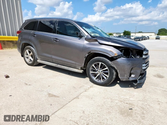 2017 Toyota Highlander XLE with VIN 5TDKZRFH4HS515186, listed as a Copart auction lot 60894055 with 135,531 mi miles and Salvage title. Bid and sale history available at DreamBid. Image 4.