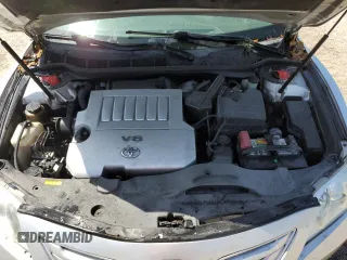2008 Toyota Camry LE z VIN 4T1BK46KX8U063917, wystawiony jako Copart lot #52848205 z przebiegiem 168 993 mil mil oraz Czysty tytuł • Clean title. Historia ofert i sprzedaży dostępna na DreamBid. Obrazek 11.