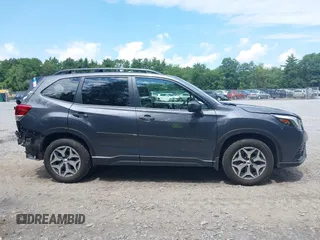 2024 Subaru Forester Premium with VIN JF2SKADC8RH489132, listed as a IAAI auction lot 39957863 with 8,014 mi miles. Bid and sale history available at carsss.com. Image 13.