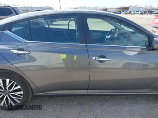 2024 Nissan Altima SV with VIN 1N4BL4DV7RN327708, listed as a IAAI auction lot 41423932 with 10,387 mi miles and . Bid and sale history available at carsss.com. Image 14.