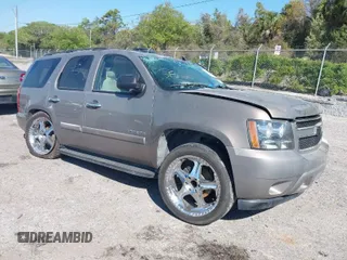 2007 Chevrolet Tahoe LT z VIN 1GNEC13J37R154366, wystawiony jako IAAI lot #41894125 z przebiegiem 335 834 mil mil oraz . Historia ofert i sprzedaży dostępna na DreamBid. Obrazek 1.