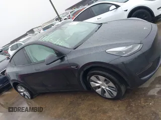 2024 Tesla Model Y Long Range z VIN 7SAYGDEE5RA260614, wystawiony jako IAAI lot #42191551 z przebiegiem 16 375 mil mil oraz . Historia ofert i sprzedaży dostępna na DreamBid. Obrazek 13.