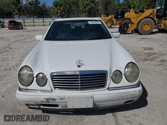 1997 Mercedes-Benz E-Class with VIN WDBJF55F2VJ024815, listed as a Copart auction lot 75228024 with 184,398 mi miles and Non Repairable. Bid and sale history available at carsss.com. Image 5.