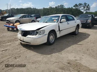 2002 Lincoln Town Car Cartier z VIN 1LNHM83W62Y667368, wystawiony jako Copart lot #57507895 z przebiegiem Nie podano mil oraz Szkoda całkowita • Salvage title. Historia ofert i sprzedaży dostępna na DreamBid. Obrazek 1.
