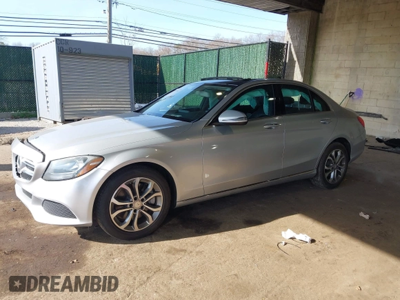 2016 Mercedes-Benz C 300 z VIN 55SWF4JB5GU176844, wystawiony jako IAAI lot #42049446 z przebiegiem 63 801 mil mil oraz . Historia ofert i sprzedaży dostępna na DreamBid. Obrazek 2.