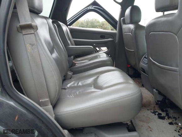 2005 GMC Yukon SLT with VIN 1GKEC13T15J221363, listed as a IAAI auction lot 41388170 with 233,577 mi miles. Bid and sale history available at carsss.com. Image 8.