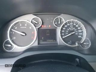 2014 Toyota Tundra SR5 z VIN 5TFEY5F16EX151726, wystawiony jako Copart lot #49416125 z przebiegiem 135 642 mil mil oraz Szkoda całkowita • Salvage title. Historia ofert i sprzedaży dostępna na DreamBid. Obrazek 9.