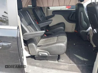 2011 Chrysler Town & Country Touring L with VIN 2A4RR8DG7BR641782, listed as a IAAI auction lot 42042025 with 141,884 mi miles and . Bid and sale history available at DreamBid. Image 8.