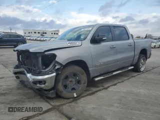 2021 Ram 1500 Big Horn z VIN 1C6RREFT5MN610245, wystawiony jako Copart lot #85241974 z przebiegiem 93 024 mil mil oraz Czysty tytuł • Clean title. Historia ofert i sprzedaży dostępna na DreamBid. Obrazek 1.