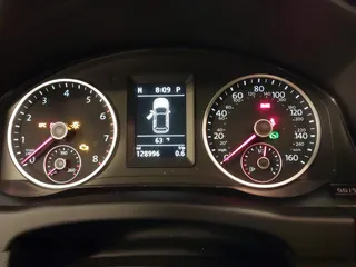 2014 Volkswagen Tiguan SE z VIN WVGAV3AX9EW614094, wystawiony jako IAAI lot #42350601 z przebiegiem 128 996 mil mil oraz . Historia ofert i sprzedaży dostępna na DreamBid. Obrazek 7.