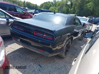 2017 Dodge Challenger R/T z VIN 2C3CDZBT8HH606039, wystawiony jako IAAI lot #40267305 z przebiegiem 69 024 mil mil oraz . Historia ofert i sprzedaży dostępna na DreamBid. Obrazek 4.