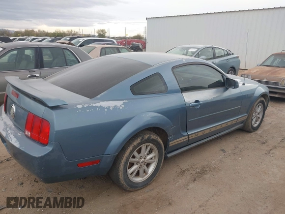 2005 Ford Mustang Deluxe with VIN 1ZVFT80N155155157, listed as a IAAI auction lot 41739123 with 132,491 mi miles. Bid and sale history available at carsss.com. Image 4.
