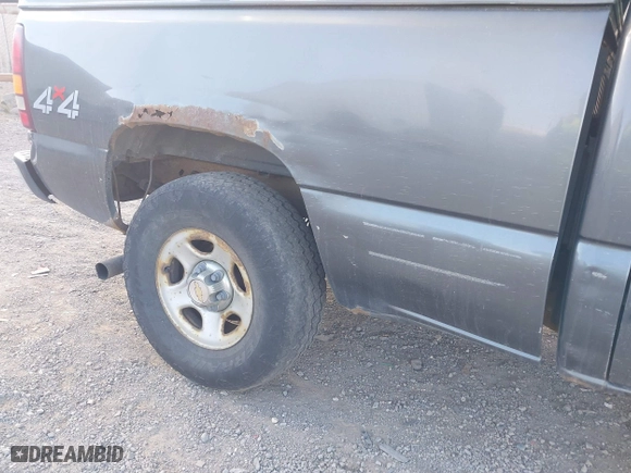 2002 Chevrolet Silverado 1500 LS with VIN 1GCEK19T52E222526, listed as a IAAI auction lot 41915841 with 200,786 mi miles. Bid and sale history available at carsss.com. Image 6.