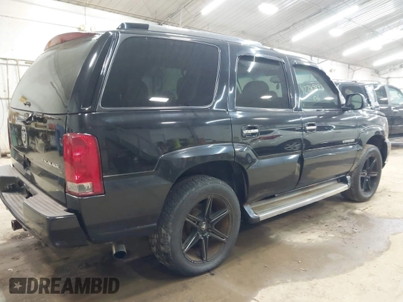 2006 Cadillac Escalade z VIN 1GYEK63N26R139877, wystawiony jako IAAI lot #42289893 z przebiegiem 184 943 mil mil oraz . Historia ofert i sprzedaży dostępna na DreamBid. Obrazek 4.