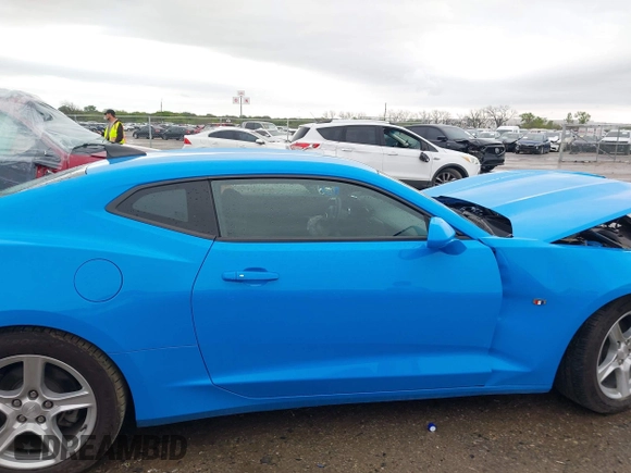 2023 Chevrolet Camaro 1LT z VIN 1G1FB1RS1P0140463, wystawiony jako IAAI lot #41952133 z przebiegiem 42 043 mil mil oraz . Historia ofert i sprzedaży dostępna na DreamBid. Obrazek 13.