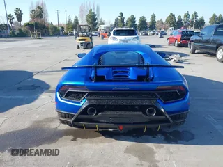 2019 Lamborghini Huracan z VIN ZHWUD4ZF8KLA11733, wystawiony jako IAAI lot #41433768 z przebiegiem 11 736 mil mil oraz . Historia ofert i sprzedaży dostępna na DreamBid. Obrazek 16.