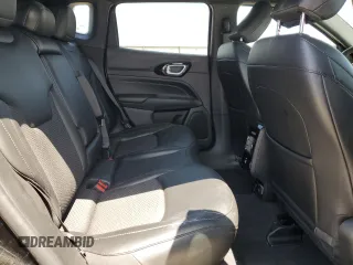2022 Jeep Compass Latitude z VIN 3C4NJCBB6NT187791, wystawiony jako Copart lot #61102685 z przebiegiem 18 281 mil mil oraz Szkoda całkowita • Salvage title. Historia ofert i sprzedaży dostępna na DreamBid. Obrazek 11.