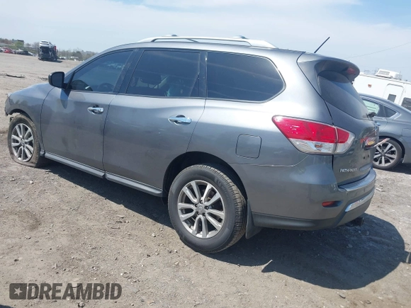 2016 Nissan Pathfinder Platinum with VIN 5N1AR2MM0GC645674, listed as a IAAI auction lot 42070490 with Not Provided miles. Bid and sale history available at carsss.com. Image 3.