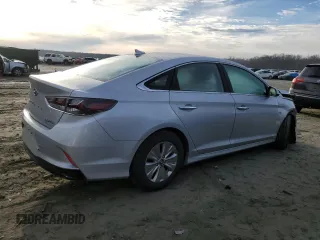 2018 Hyundai Sonata Hybrid SE with VIN KMHE24L35JA083980, listed as a Copart auction lot 81924123 with 35,588 mi miles. Bid and sale history available at carsss.com. Image 3.